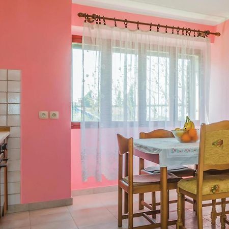 Cozy Apartment In Vrsar With Kitchen Exteriér fotografie