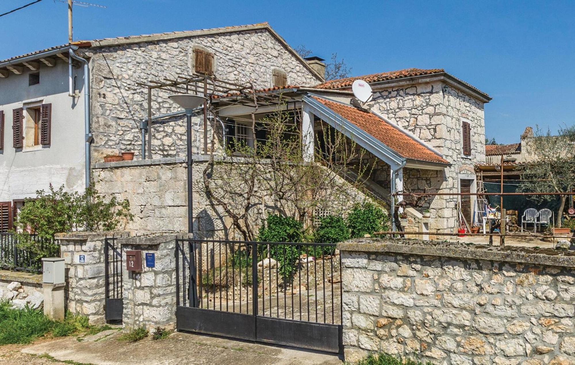 Cozy Apartment In Vrsar With Kitchen Exteriér fotografie