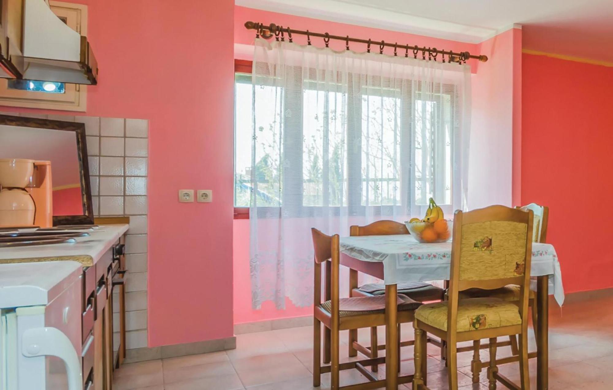 Cozy Apartment In Vrsar With Kitchen Exteriér fotografie