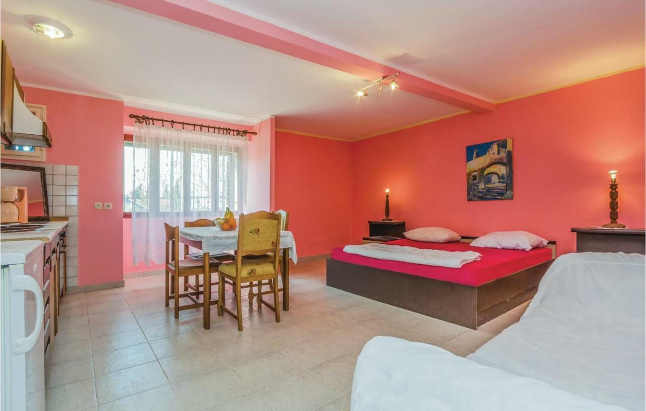 Cozy Apartment In Vrsar With Kitchen Exteriér fotografie